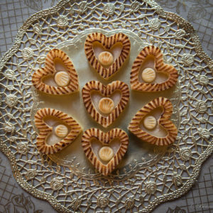 Geflämmtes kleines Marzipanherz